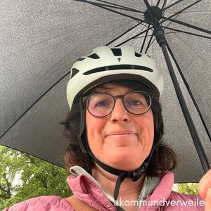 
12-von-12-Wenn-du-merkst-das-du-eine-Pause-brauchst-Fahrradhelm-auf-beim-Spaziergang